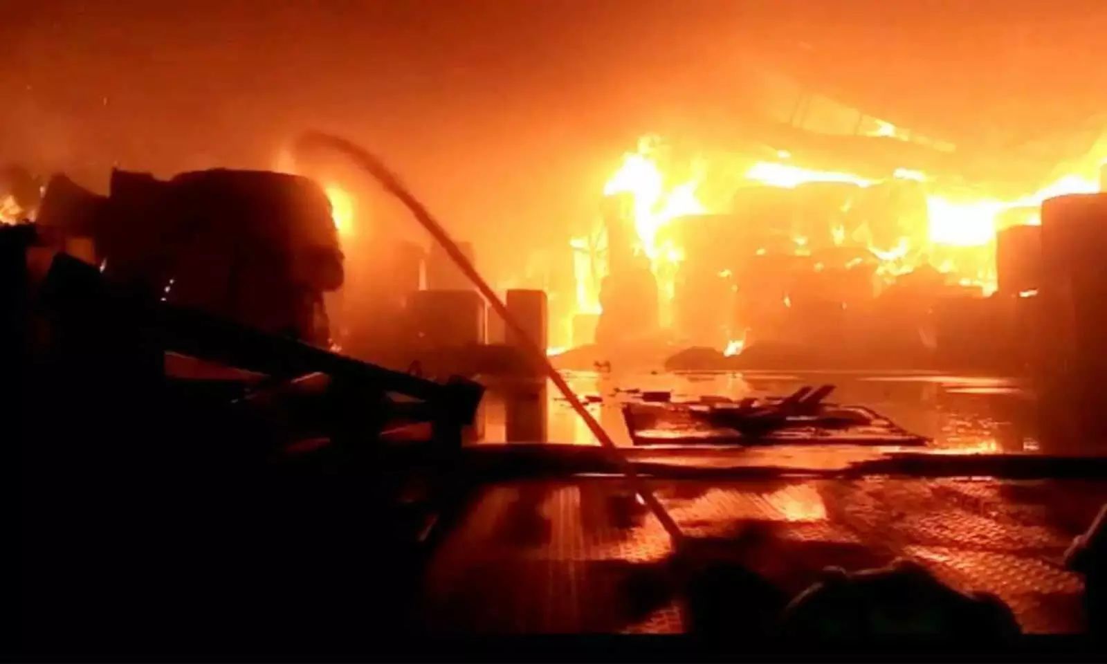 Andhra Pradesh: विशाखापत्तनम में एक शिपिंग कंपनी के गोदाम में लगी भीषण आग, 7 लोग जख्मी