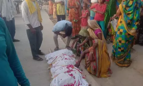 Kaushambi Hindi News: पति से विवाद के बाद महिला की रेल लाइन के पास मिली लाश Kaushambi Hindi News: पति से विवाद के बाद महिला की रेल लाइन के पास मिली लाश