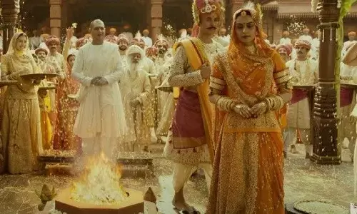 Samrat Prithviraj Tax Free: यूपी में टैक्स फ्री हुई अक्षय कुमार की फिल्म सम्राट पृथ्वीराज, सीएम योगी ने देखने के बाद किया ऐलान