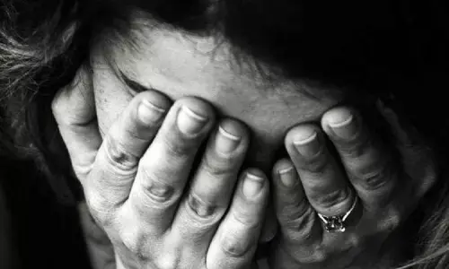 मेरे साथ रहना है तो दोस्तों को करना होगा खुश फिर दारोगा की पत्नी के साथ युवकों ने रातभर मिटाई हवस