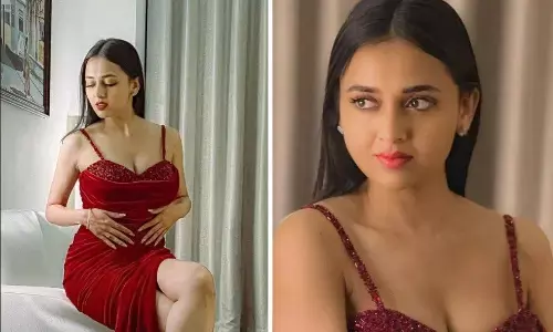 Tejaswi Prakash ने रेड हॉट गाउन में दिखाई सेक्सी पर्सनालिटी, देखें ये Hot Photos