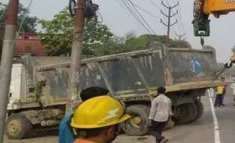 गोरखपुर में सड़क हादसा,डंपर ने पांच लोगों को कुचला