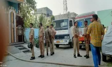 शौचालय की टंकी में दम घुटने से दो भाइयों समेत तीन की मौत शौचालय की टंकी में दम घुटने से दो भाइयों समेत तीन की मौत