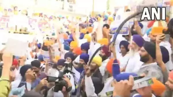 Punjab : ऑपरेशन ब्लू स्टार की बरसी पर बवाल, स्वर्ण मंदिर में लगे खालिस्तान समर्थक नारे, देखिए वीडियो Punjab : ऑपरेशन ब्लू स्टार की बरसी पर बवाल, स्वर्ण मंदिर में लगे खालिस्तान समर्थक नारे, देखिए वीडियो