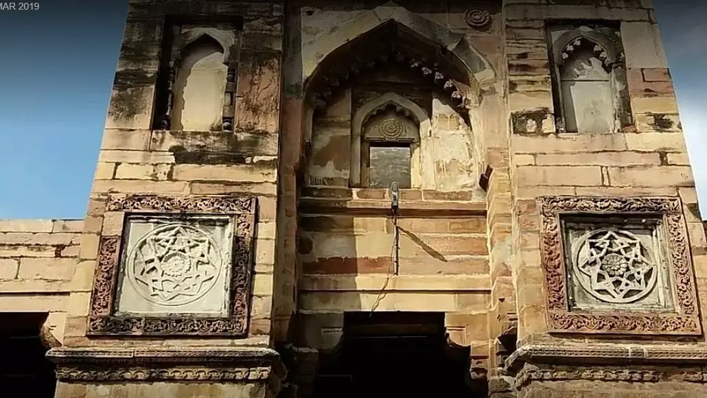 Atala Masjid Jaunpur: अटाला मस्जिद का अटल सत्य जानते है आप, नहीं तो जान लीजिए!