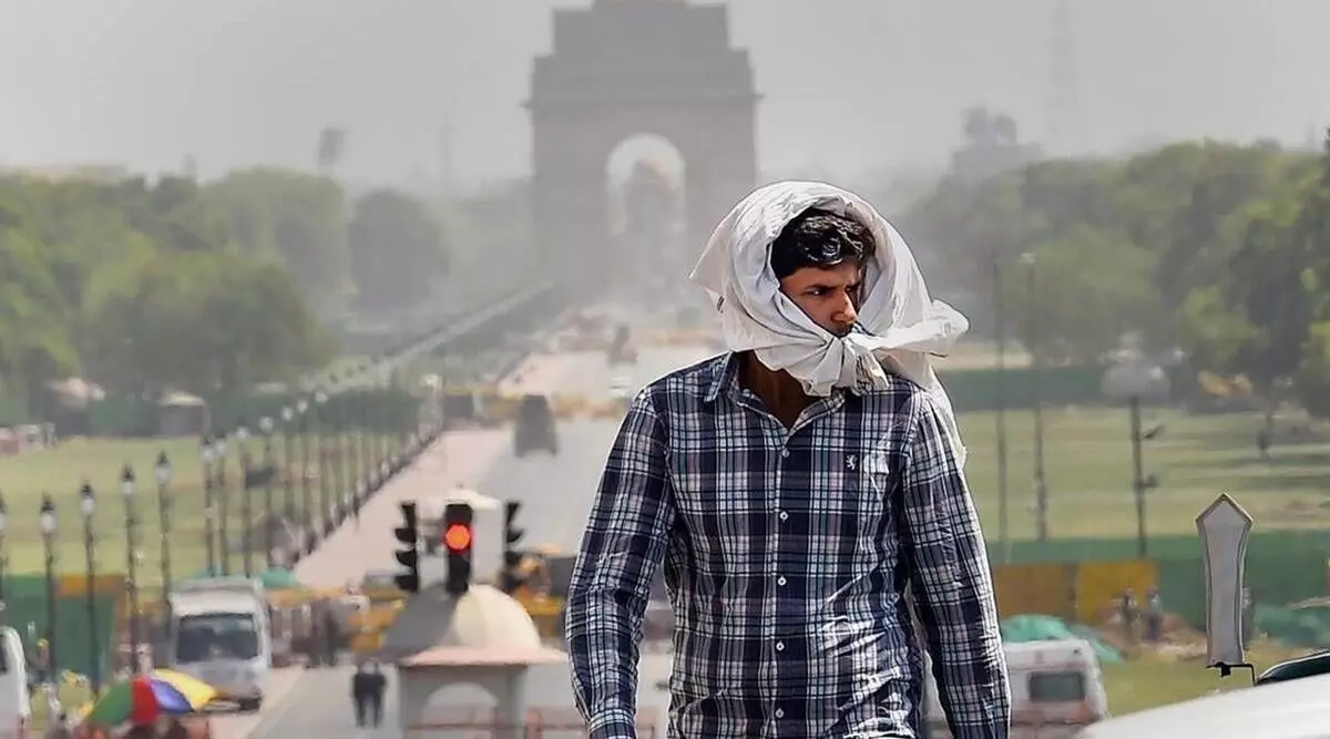 Delhi Heatwave: दिल्ली में 47 डिग्री के पार पहुंचा पारा, गर्मी और लू के थपेड़ों से बुरा हाल