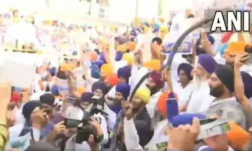 Punjab : ऑपरेशन ब्लू स्टार की बरसी पर बवाल, स्वर्ण मंदिर में लगे खालिस्तान समर्थक नारे, देखिए वीडियो Punjab : ऑपरेशन ब्लू स्टार की बरसी पर बवाल, स्वर्ण मंदिर में लगे खालिस्तान समर्थक नारे, देखिए वीडियो