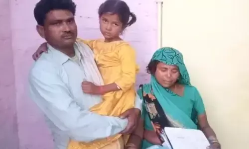 प्रधानाध्यापक के थप्पड़ मारने से मासूम बच्ची की आँख की रोशनी चली गई प्रधानाध्यापक के थप्पड़ मारने से मासूम बच्ची की आँख की रोशनी चली गई