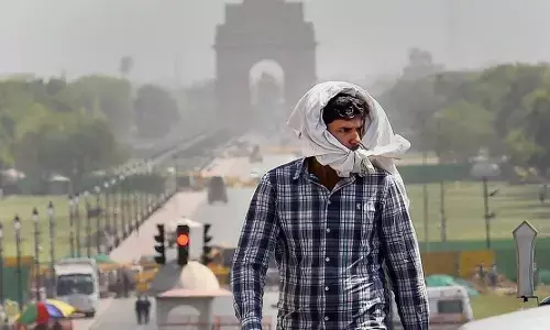 Delhi Heatwave: दिल्ली में 47 डिग्री के पार पहुंचा पारा, गर्मी और लू के थपेड़ों से बुरा हाल