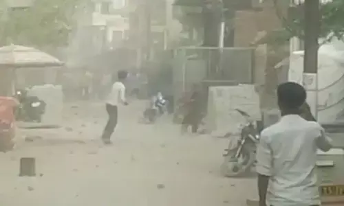 Agra News: कानपुर के बाद अब आगरा में पथराव, बाइक भिड़ने से आमने-सामने आए दो समुदाय