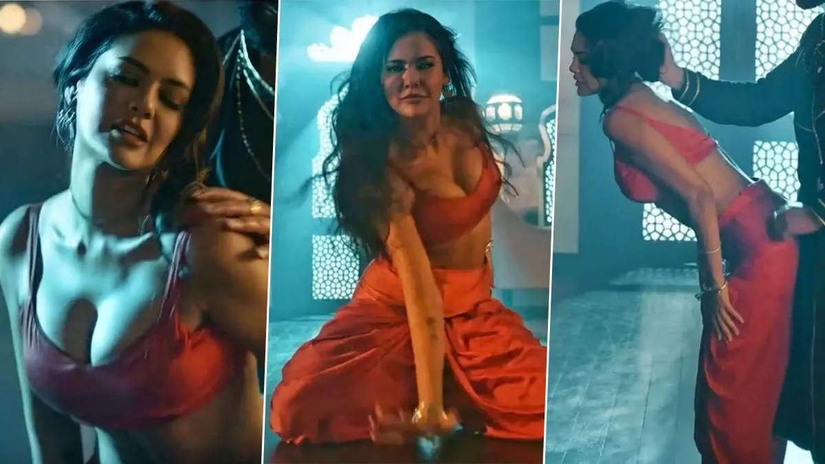 Aashram 3: Esha Gupta और Bobby Deol के इस बोल्ड Video ने इंटरनेट पर मचाया कोहराम, नहीं देखा होगा ऐसा रोमांस