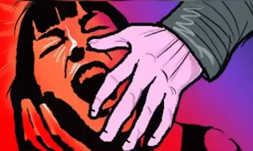 तमिलनाडु में मां ने प्रेमी से अपने बेटी का कराया रेप, गर्भवती होने पर बेच देती थी अंडाणु तमिलनाडु में मां ने प्रेमी से अपने बेटी का कराया रेप, गर्भवती होने पर बेच देती थी अंडाणु