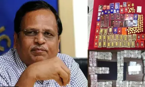 सत्येंद्र जैन की मुसीबत बढ़ी, करीबी के घर से मिला 2.82 करोड़ कैश, 133 सोने के सिक्के सत्येंद्र जैन की मुसीबत बढ़ी, करीबी के घर से मिला 2.82 करोड़ कैश, 133 सोने के सिक्के