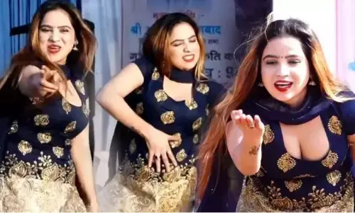 Haryanvi Dance: हरियाणवी डांसर शालू चौधरी का बोल्ड डांस देख नशे में डूबे लोग, खुली रह गई सबकी आंखे Haryanvi Dance: हरियाणवी डांसर शालू चौधरी का बोल्ड डांस देख नशे में डूबे लोग, खुली रह गई सबकी आंखे