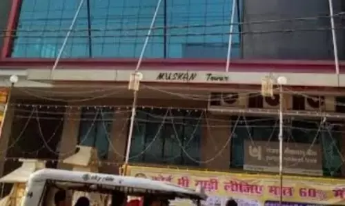 मुस्कान टावर पर चलेगा बाबा का बुलडोजर, बैंक समेत कई बड़े संस्थानों के हैं दफ्तर मुस्कान टावर पर चलेगा बाबा का बुलडोजर, बैंक समेत कई बड़े संस्थानों के हैं दफ्तर
