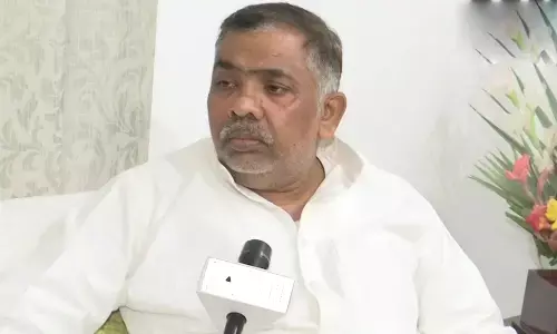 рдЪрд╛рдЯреБрдХрд╛рд░реЛрдВ рд╕реЗ рдШрд┐рд░реЗ рд╣реИрдВ рдЕрдЦрд┐рд▓реЗрд╢ рдпрд╛рджрд╡ рдмрд╛рдд рддрдХ рдирд╣реАрдВ рдХрд░рддреЗ, рдЕрдм рдЙрдиреНрд╣реЗрдВ рдореЗрд░реА рдЬрд░реБрд░рдд рдирд╣реАрдВ...рд╕рдкрд╛ рдХреЗ рд╕рд╣рдпреЛрдЧреА рдорд╣рд╛рди рджрд▓ рдиреЗ рддреЛреЬрд╛ рдЧрдардмрдВрдзрди рдЪрд╛рдЯреБрдХрд╛рд░реЛрдВ рд╕реЗ рдШрд┐рд░реЗ рд╣реИрдВ рдЕрдЦрд┐рд▓реЗрд╢ рдпрд╛рджрд╡ рдмрд╛рдд рддрдХ рдирд╣реАрдВ рдХрд░рддреЗ, рдЕрдм рдЙрдиреНрд╣реЗрдВ рдореЗрд░реА рдЬрд░реБрд░рдд рдирд╣реАрдВ...рд╕рдкрд╛ рдХреЗ рд╕рд╣рдпреЛрдЧреА рдорд╣рд╛рди рджрд▓ рдиреЗ рддреЛреЬрд╛ рдЧрдардмрдВрдзрди