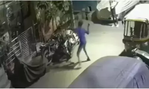 दिल्ली के जहांगीरपुरी में एक बार फिर से पत्थरबाजी की घटना, दो आरोपी गिरफ्तार, देखें वीडियो