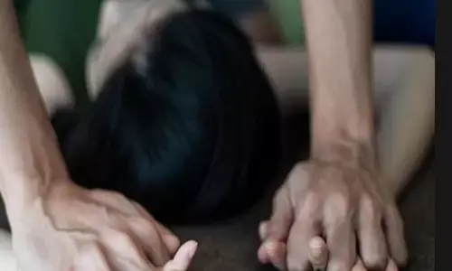 मां ने अपनी ही बेटी को सेक्स रैकेट में धकेला, मामा भी करता रहा रेप, थाने पहुंचकर युवती ने बताई अपनी आपबीती