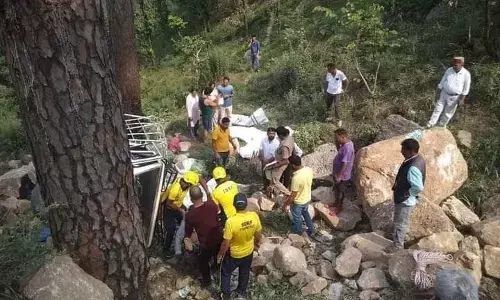 उत्तराखंड में बड़ा हादसा : टिहरी गढ़वाल में वैन खाई में गिरने से पांच की मौत, 3 घायल, सीएम धामी ने जताया शोक