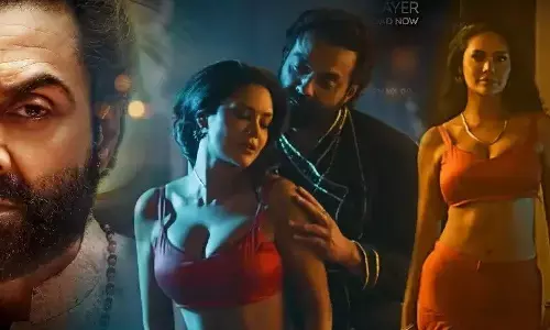 Aashram 3: Esha Gupta और Bobby Deol के इस बोल्ड Video ने इंटरनेट पर मचाया कोहराम, नहीं देखा होगा ऐसा रोमांस Aashram 3: Esha Gupta और Bobby Deol के इस बोल्ड Video ने इंटरनेट पर मचाया कोहराम, नहीं देखा होगा ऐसा रोमांस
