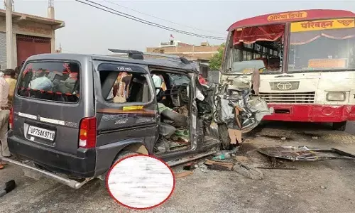 Auraiya Latest News: औरैया में दर्दनाक हादसा, रोडवेज बस और ईको कार की भीषण भिड़ंत, चार की मौत Auraiya Latest News: औरैया में दर्दनाक हादसा, रोडवेज बस और ईको कार की भीषण भिड़ंत, चार की मौत