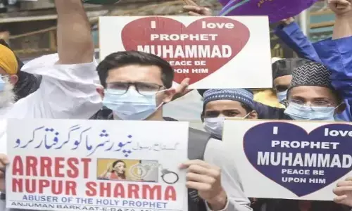 Karnataka news: प्रदर्शनकारियों ने नूपुर शर्मा का पुतला लटकाया, आरोपियों की तलाश में पुलिस Karnataka news: प्रदर्शनकारियों ने नूपुर शर्मा का पुतला लटकाया, आरोपियों की तलाश में पुलिस