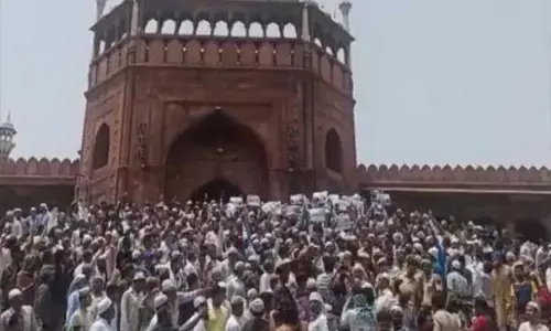 पुलिस किन परिस्थितियों में लोगों पर बल का प्रयोग कर सकती है?