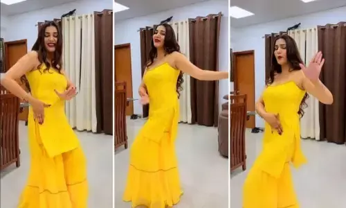 Sapna Choudhary Sexy Video: Sapna Choudhary ने sexy पहनकर देसी भाभी स्टाइल में किया Sexy डांस, Video में दिखी हॉट अदा