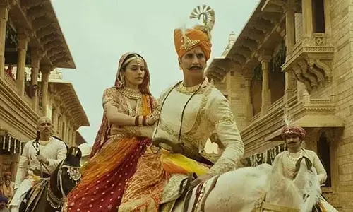 नहीं चला अक्षय कुमार का जादू,धीरे धीरे फ्लॉप की ओर बढ़ रही है सम्राट पृथ्वीराज, जानिए पहले सप्ताह की कमाई नहीं चला अक्षय कुमार का जादू,धीरे धीरे फ्लॉप की ओर बढ़ रही है सम्राट पृथ्वीराज, जानिए पहले सप्ताह की कमाई