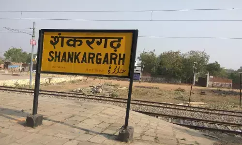 Shankargarh railway station in Prayagraj : प्रयागराज जिले की शंकरगढ़ रेलवे स्टेशन पर पटरी पर बैठे चार व्यक्ति ट्रेन से कटे, 2 की मौके पर मौत, 2 की हालत नाजुक Shankargarh railway station in Prayagraj : प्रयागराज जिले की शंकरगढ़ रेलवे स्टेशन पर पटरी पर बैठे चार व्यक्ति ट्रेन से कटे, 2 की मौके पर मौत, 2 की हालत नाजुक