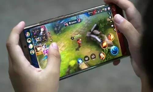 Mumbai News: मां ने ऑनलाइन गेम खेलने से मना किया तो 16 वर्षीय बेटे ने की आत्महत्या, सुसाइड नोट में लिख दी थी ये बात