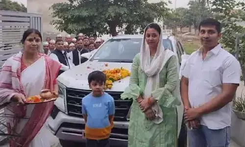 अब फंसा पेच, सपा से गठबंधन क्या तोड़ा, उन्होंने तो फॉर्च्यूनर भी मांग ली! अब फंसा पेच, सपा से गठबंधन क्या तोड़ा, उन्होंने तो फॉर्च्यूनर भी मांग ली!