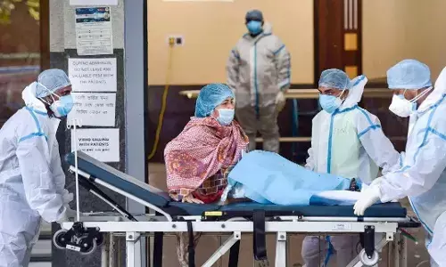 Corona Update: देश में कोरोना के मामलों में उछाल, एक दिन में आए 8582 नए केस, 4 की मौत