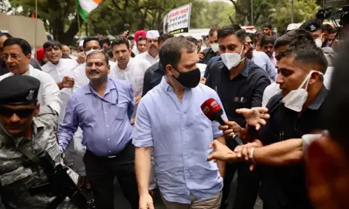 जो गलती मोरारजी देसाई और चौधरी चरण सिंह ने की थी, वही गलती मोदी सरकार कर रही है जो गलती मोरारजी देसाई और चौधरी चरण सिंह ने की थी, वही गलती मोदी सरकार कर रही है