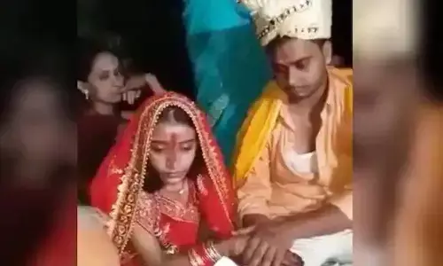 पकड़ौआ विवाहः इलाज करने गए थे डॉ. साब, लड़की वालों को जंच गए तो ऑन द स्पॉट करा दी शादी पकड़ौआ विवाहः इलाज करने गए थे डॉ. साब, लड़की वालों को जंच गए तो ऑन द स्पॉट करा दी शादी