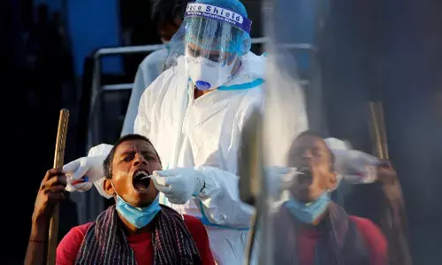 देश में पिछले 24 घंटों में कोरोना के 8 हजार 822 मामले सामने आए, हुई 15 मरीजों की मौत