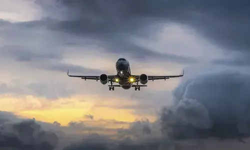 भीषण हादसा होते बाल-बाल बचा, 35 हजार फीट की ऊंचाई पर केवल 15 मील की दूरी पर थे दो विमान, फिर... भीषण हादसा होते बाल-बाल बचा, 35 हजार फीट की ऊंचाई पर केवल 15 मील की दूरी पर थे दो विमान, फिर...