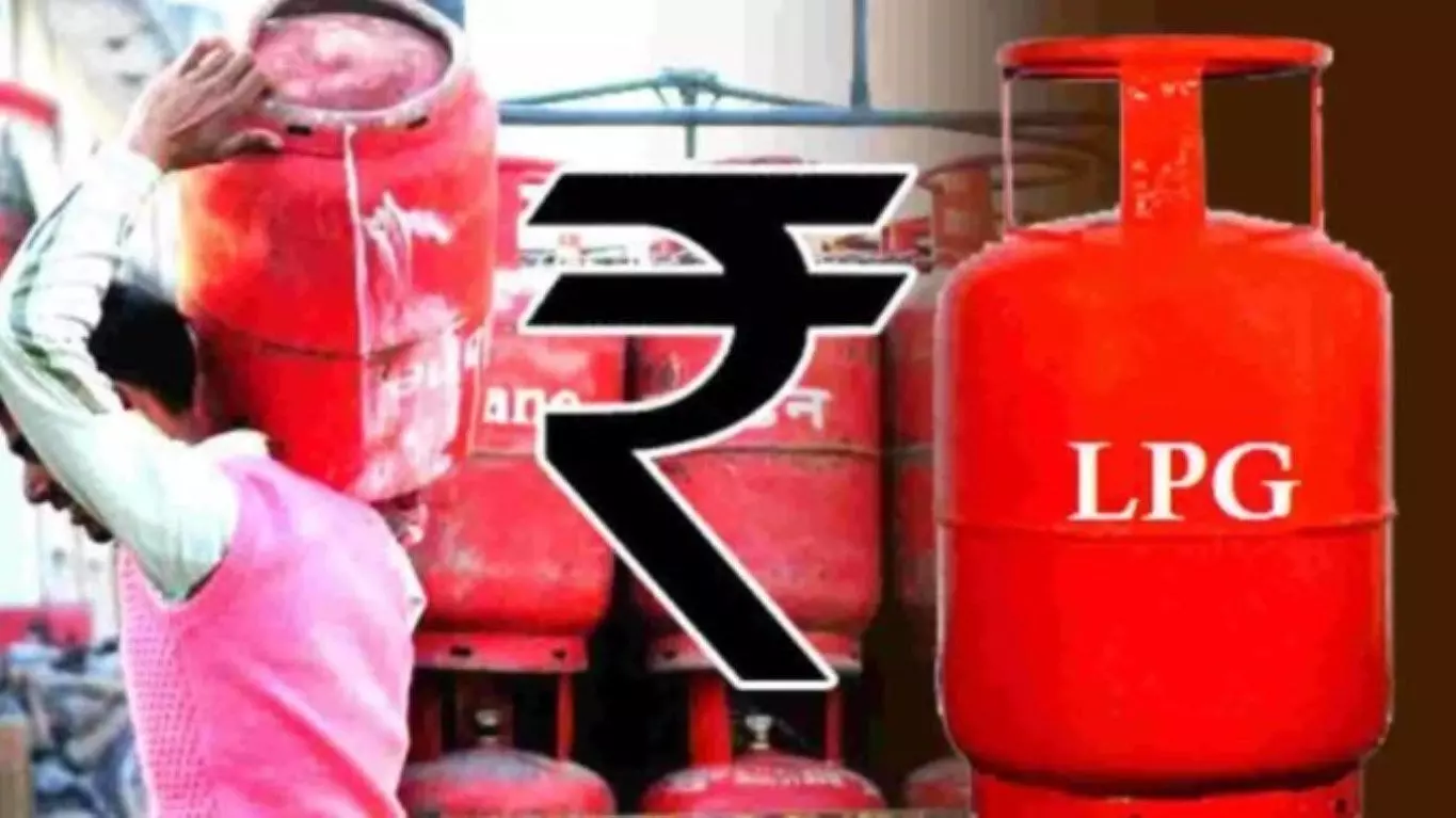 LPG new Gas Connection: 750 रुपए महंगा हुआ रसोई गैस कनेक्शन, आज से नई दरें लागू, रेगूलेटर की कीमत में 100 रुपए का इजाफा