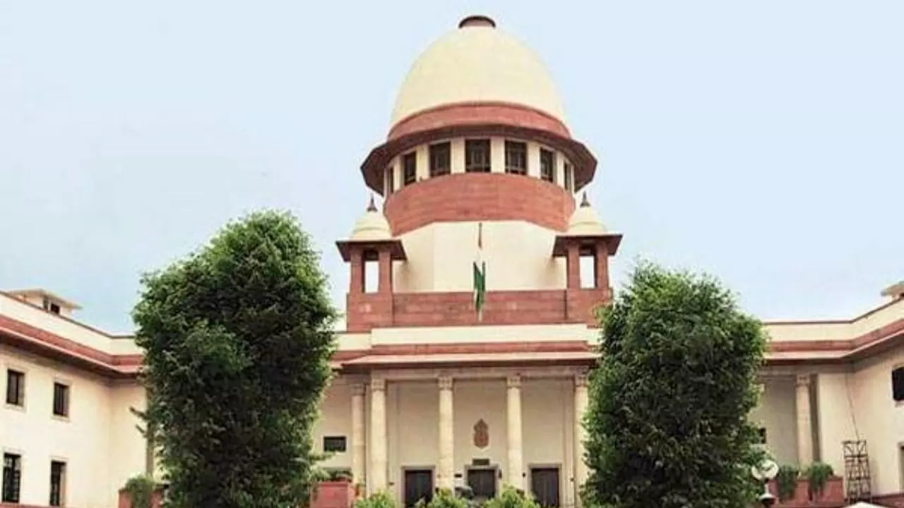 Bulldozer Row: यूपी में एक खास समुदाय को निशाना बनाया जा रहा… बुलडोजर एक्शन पर SC में सुनवाई अगले हफ्ते तक टली