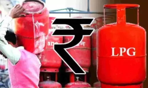 LPG new Gas Connection: 750 रुपए महंगा हुआ रसोई गैस कनेक्शन, आज से नई दरें लागू, रेगूलेटर की कीमत में 100 रुपए का इजाफा