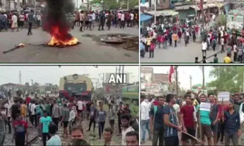 अग्निपथ के विरोध में प्रदर्शन: बिहार से गुरुग्राम तक सड़कों-पटरियों पर बवाल, कैमूर में ट्रेन में लगाई आग, बुलंदशहर और उत्तराखंड में भी प्रदर्शन अग्निपथ के विरोध में प्रदर्शन: बिहार से गुरुग्राम तक सड़कों-पटरियों पर बवाल, कैमूर में ट्रेन में लगाई आग, बुलंदशहर और उत्तराखंड में भी प्रदर्शन
