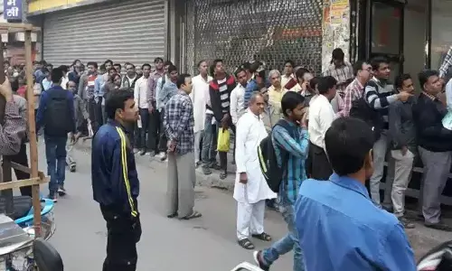 महाराष्ट्र में एटीएम से निकलने लगा 5 गुना पैसा, पता लगने के बाद लोगों की लगी भीड़