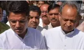 Ashok Gehlot and Sachin pilot: हाय हाय रे मजबूरी, मौसम और ये दूरी, कब तक नजरें चुराएंगे गहलोत और पायलट Ashok Gehlot and Sachin pilot: हाय हाय रे मजबूरी, मौसम और ये दूरी, कब तक नजरें चुराएंगे गहलोत और पायलट