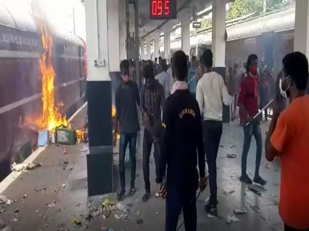Agnipath Scheme Protest: अग्निपथ विरोधी आंदोलन हुआ जानलेवा, तेलंगाना के सिकंदराबाद में 1 की मौत
