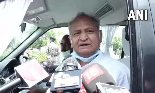 अशोक गहलोत के भाई के घर पर सीबीआई की रेड, सीएम ने कही ये बात अशोक गहलोत के भाई के घर पर सीबीआई की रेड, सीएम ने कही ये बात