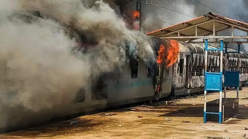 बिहार में रेलवे का बड़ा ऐलान : सुबह 4 बजे से रात 8 बजे तक नहीं चलेगी कोई ट्रेन बिहार में रेलवे का बड़ा ऐलान : सुबह 4 बजे से रात 8 बजे तक नहीं चलेगी कोई ट्रेन