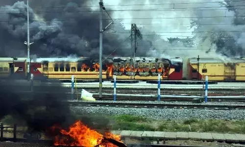 हिंसा के चलते रेलवे का बड़ा ऐलान, कल दिनभर बिहार में नहीं चलेंगी ट्रेन, 300 से ज्यादा रेलगाड़ियां रद्द