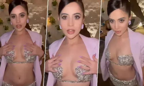 Urfi Javed Sexy Video: Urfi Javed ने फिर दिखाया Bold and Sexy अवतार, पहना सिल्वर कलर का फ्रंट ओपन क्रॉप टॉप, देखें वीडियो Urfi Javed Sexy Video: Urfi Javed ने फिर दिखाया Bold and Sexy अवतार, पहना सिल्वर कलर का फ्रंट ओपन क्रॉप टॉप, देखें वीडियो