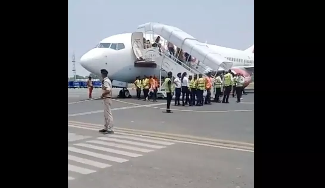 पटना में Spice Jet विमान की इमरजेंसी लैंडिंग, उड़ान भरते वक्त इंजन में लगी आग, दिल्ली आ रही थी फ्लाइट