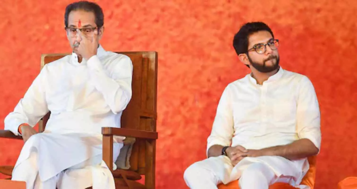 महाराष्ट्र की उद्धव सरकार पर संकट? करीबी मंत्री एकनाथ शिंदे शिवसेना के 20 विधायकों के साथ गुजरात पहुंचे, दिल्ली तक हलचल तेज? महाराष्ट्र की उद्धव सरकार पर संकट? करीबी मंत्री एकनाथ शिंदे शिवसेना के 20 विधायकों के साथ गुजरात पहुंचे, दिल्ली तक हलचल तेज?